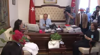 Muharrem İnce, Gözaltına Alınan Bazı Polislerin Eşlerini TBMM'deki Makamında Kabul Etti