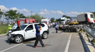 Freni Kilitlenen Tır Zincirleme Kazaya Neden Oldu: 7 Yaralı