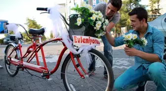 Bisiklet 'Gelin Arabası' Oldu