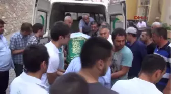 İznik Gölü'nde Boğulan İki Genç Son Yolculuklarına Uğurlandı