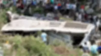 Peru'da Otobüs Uçuruma Yuvarlandı: 21 Ölü
