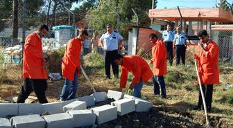 Cezalarını Çekerken Ekonomiye Katkı Sağlıyorlar