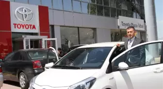 Toyota, Çevreci Hibrit Otomobili Tanıttı