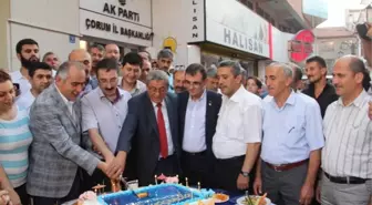 AK Parti Çorum Teşkilatı'ndan Yaş Pastalı Kutlama