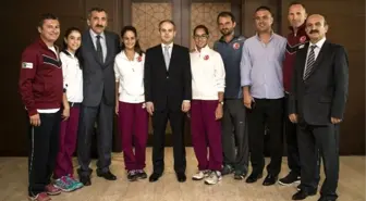 Bakan Çağatay Kılıç, 12 Yaş Tenis Kız Milli Takımını Kabul Etti