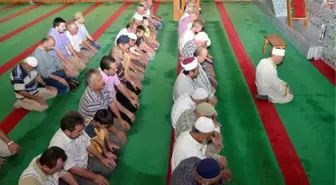 107 Yaşında, Cemaate Namaz Kıldırdı