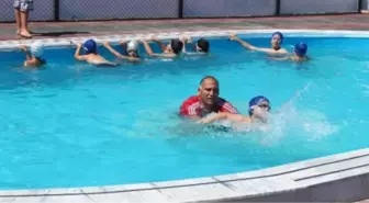 Beyşehir'de Özel Çocuklara Yüzme Havuzunda Terapi