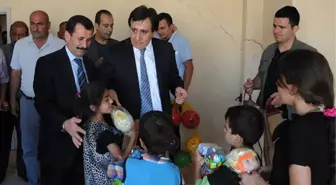 Şanlıurfa Valisi Küçük Ezidi'leri Dinledi