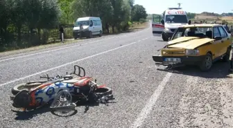 Motosiklet ile Otomobil Çarpıştı: 6 Yaralı