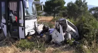 Servis minibüsü ile otomobil çarpıştı: 3 ölü, 11 yaralı -