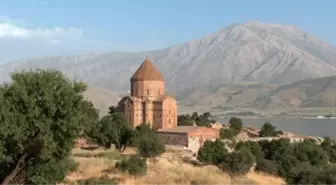 Halime Hatun Kümbeti'nın Silüetini Bozdular