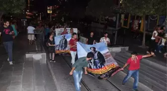 Kadıköy'de 1 Grup Vatandaş Lice'de Heykelin Yıkılmasını Protesto Etti