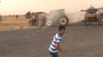 Mardin'de Çiftçiler, Traktörlerle İpek Yolunu Trafiğe Kapattı