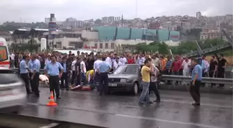 Minibüs otomobile çarptı: 2 ölü, 1 yaralı -