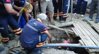 Define Aramak İçin Açılan Kuyuda Göçük Meydana Geldi