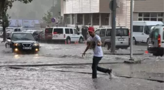 Kırıkkale'de Sağanak Hayatı Felç Etti