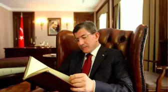 AK Parti Genel Başkan Adayı Ahmet Davutoğlu