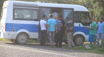 Orhangazi'de Motosiklet Minibüse Çarptı: 2 Yaralı