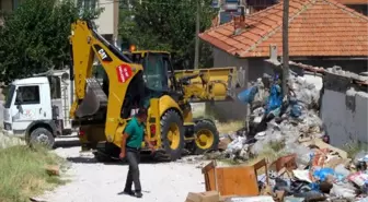 Burdur'da Evden 5 Kamyon Çöp Çıktı