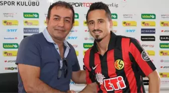 Eskişehirspor İmzaları Atırdı