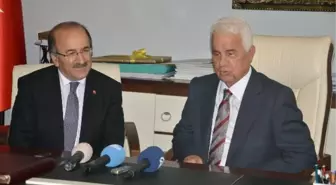 KKTC Cumhurbaşkanı Eroğlu, Trabzon Büyükşehir Belediyesi'ni Ziyaret Etti
