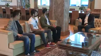 'Annemin Şarkısı' film ekibi, Büyükelçi Erginay'ı ziyaret etti -