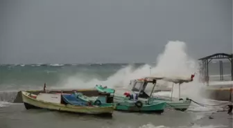 İstanbul'da Denize Açılan 5 Kişiyi Arama Çalışmaları