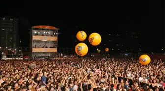 Athena ve Hadise Fanta Gençlik Festivali İçin Kayseri'deydi