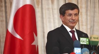 Davutoğlu'ndan Klasik Bir Parti Başkanlığı ve Başbakanlık Beklememek Lazım'