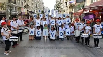 İzmir Gençlere Kucak Açıyor