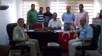 Muş Ülkü Ocakları, Kur'an-ı Kerim ve Türk Bayrağı Dağıtıyor