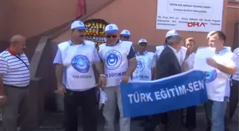 Okul Müdürlerinin Görevden Alınmasına Siyah Çelenkli Tepki