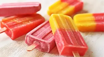 Yaz Sıcağında Meyve Suyu Buzlarıyla Tatlı ve Eğlenceli Serinlik