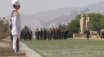 Cumhurbaşkanı Erdoğan Anıtkabir'i ziyaret etti -