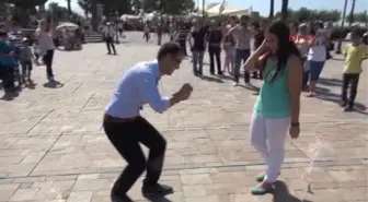 Tarihi Saat Kulesi Önünde Ağlatan Teklif