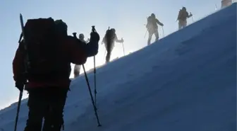 Ünal Kazbeği Zirve Tırmanışını Başarılı Bir Şekilde Tamamladı