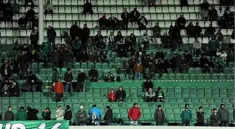 Bursa Atatürk Stadı'nda Tribünler Boş Kaldı