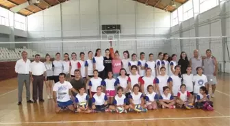 Karataş'ta Voleybol İl Spor Okulu