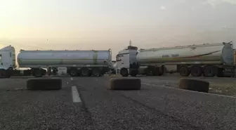 Silopi'de Tanker Şöförlerinden Yol Kapatma Eylemi