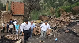 Artvin Valisi Cirit'ten Evi Yanan Ailelere Geçmiş Olsun Ziyareti