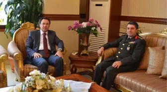 3. Ordu Kurmay Başkanından Erzincan Valisi Akdemir'e Ziyaret