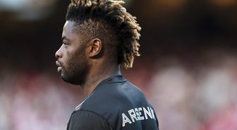 Alex Song'tan Harika Topuk Pası