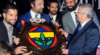 Fenerbahçe, Antalya'da Şampiyonluk Kutladı