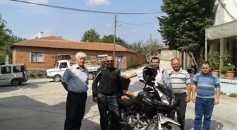 Motorsikleti ile Antik Kentleri Geziyor