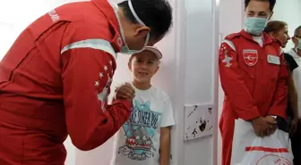 Türk Yıldızları Pilotları, Hasta Çocukları Ziyaret Etti