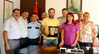 Kaymakam Baştürk, Başpehlivan Okulu'ya Plaket Verdi