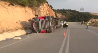 Palet yüklü tır devrildi : 1 yaralı -