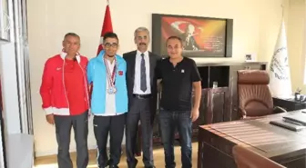 Başarılı Sporcudan Mintaş'a Ziyaret