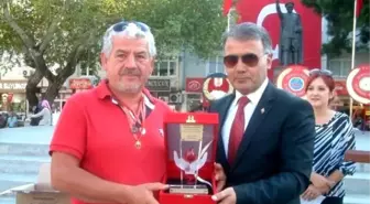 Burhaniye'de Cengiz Turgay'a Onur Plaketi