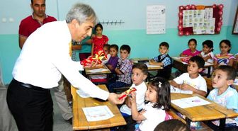 Ahlat Milli Eğitim Müdürü Özden'den Minik Öğrencilere Ziyaret